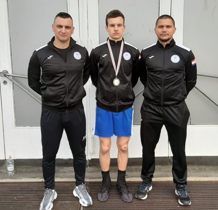 VICE RADONIĆ OSVOJIO BRONČANU MEDALJU NA PH U BOKSU
