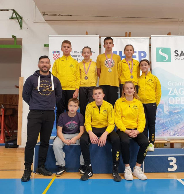 Zadarski hrvači i hrvačice uspješni na Peščenici! Lovre Strika, Emanuela Rados i Marcela Šumski rasturili konkurenciju na natjecanju