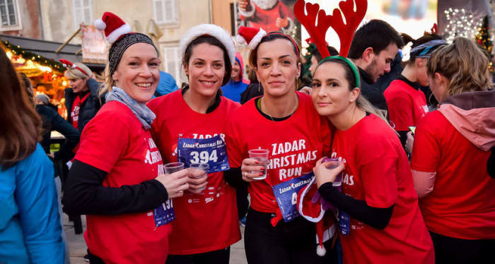 Humanitarni “Zadar Christmas Run 2021” – trkački božićni spektakl u crvenim božićnim kapicama