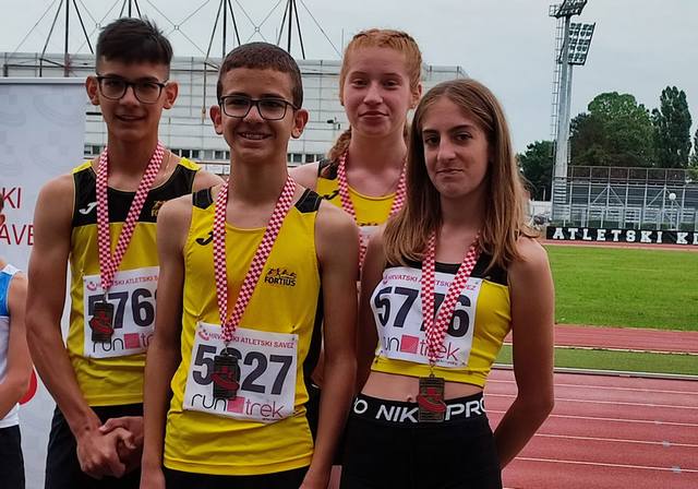 ATLETSKI KLUB FORTIUS Četiri medalje na PH u štafetama i novi državni rekord